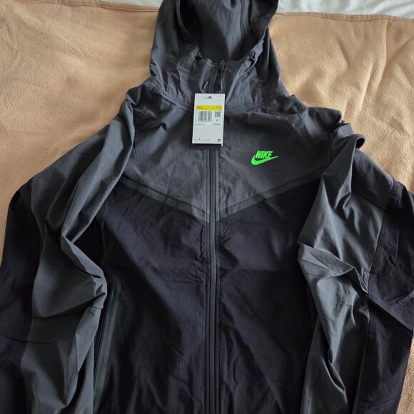 Men's Nike Tech Woven Jacket - NWT - Picture 1 of 4